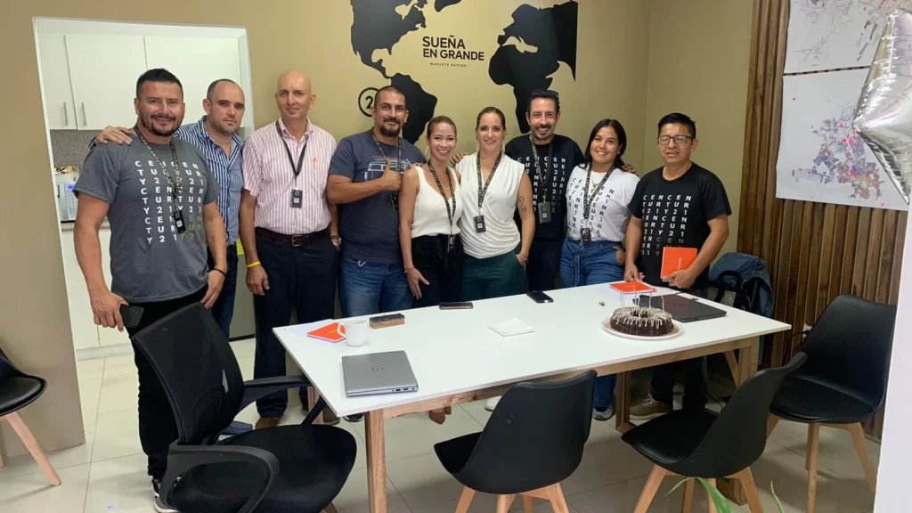Marcus da Fonseca com a equipe da Century 21