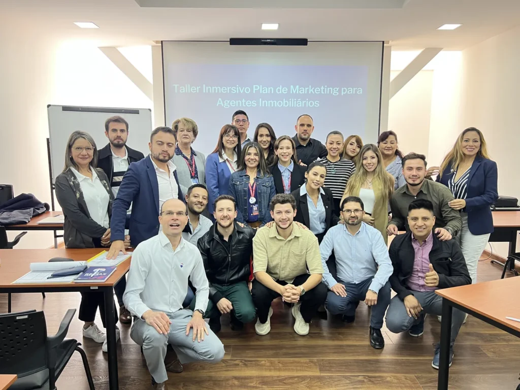 Marcus da Fonseca com os participantes do Taller Inmersivo Plan de Marketing para Agentes Inmobiliários